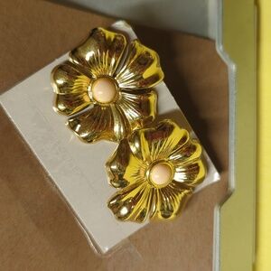 Vtg flower earrings